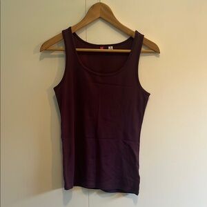 Uniqlo Red Sleeveless Fitted Tank Top
